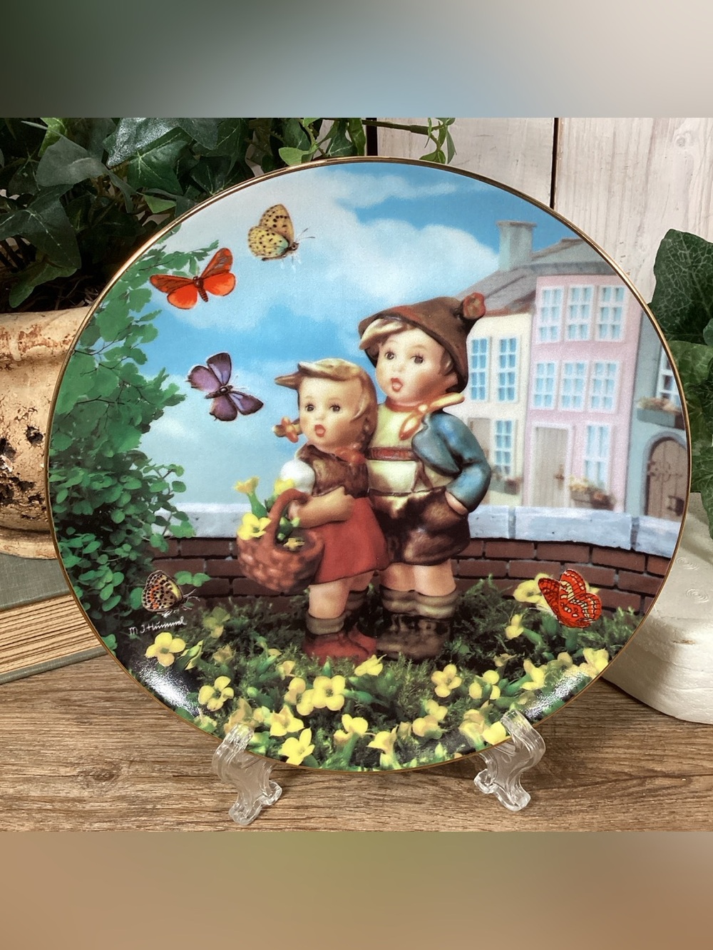 M.I. Hummel “Surprise”, Little Companions Plate Danbury Mint #Q9971